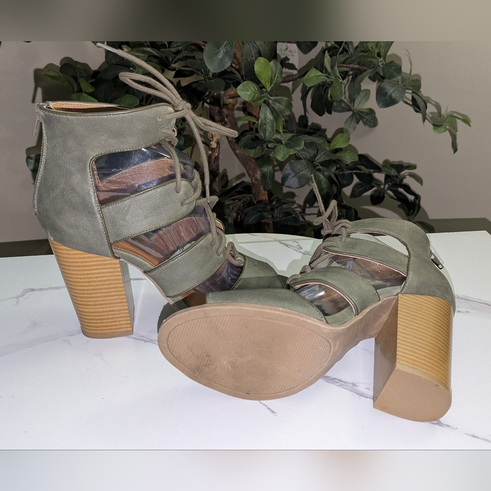 ❤️MUST GO❤️Sugar Olive Green Block Heel Sandals EUC - Picture 3 of 9